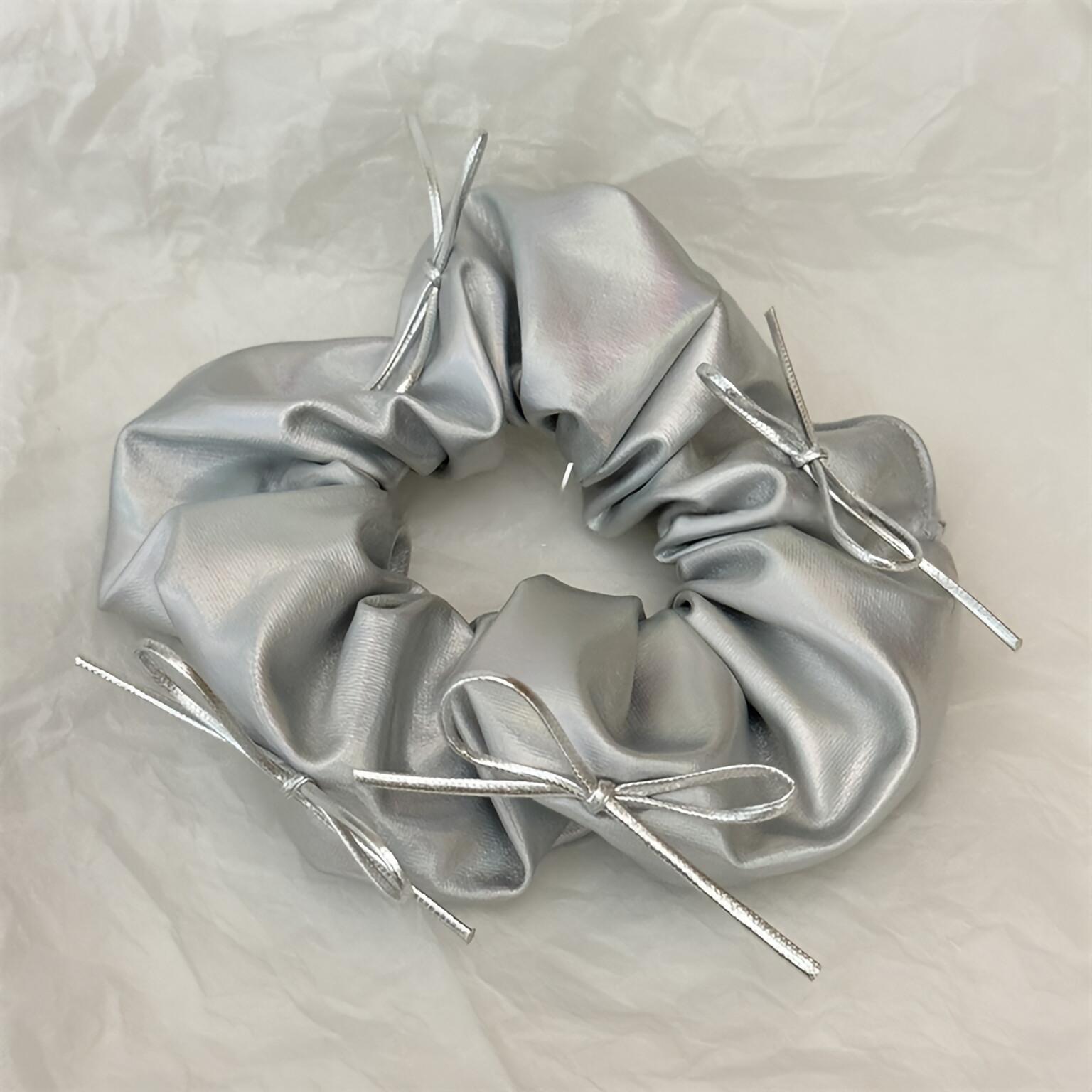 Silver Faux Leather Bow Oversi - Hair Tie Velvet recension och pris