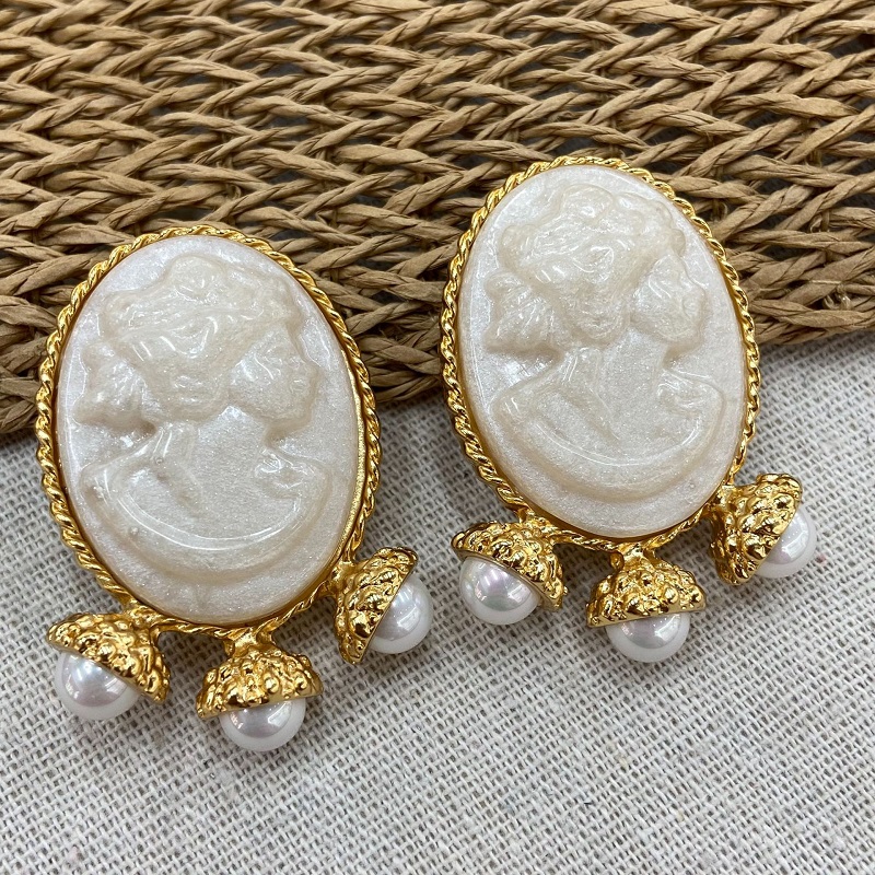 White Relief Sculpture Pearl S - Women'S Accessories Jewelry Sale recension och pris