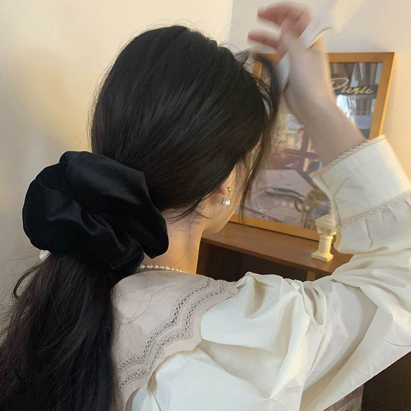 Oversize Black Velvet Scrunchi - Hair Tie Velvet recension och pris
